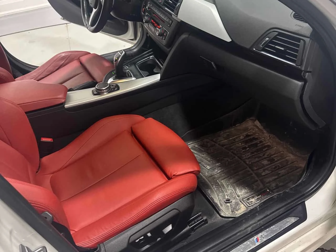 BMW 335 335i xDrive  CARFAX, снимка 7 - Автомобили и джипове - 54079052