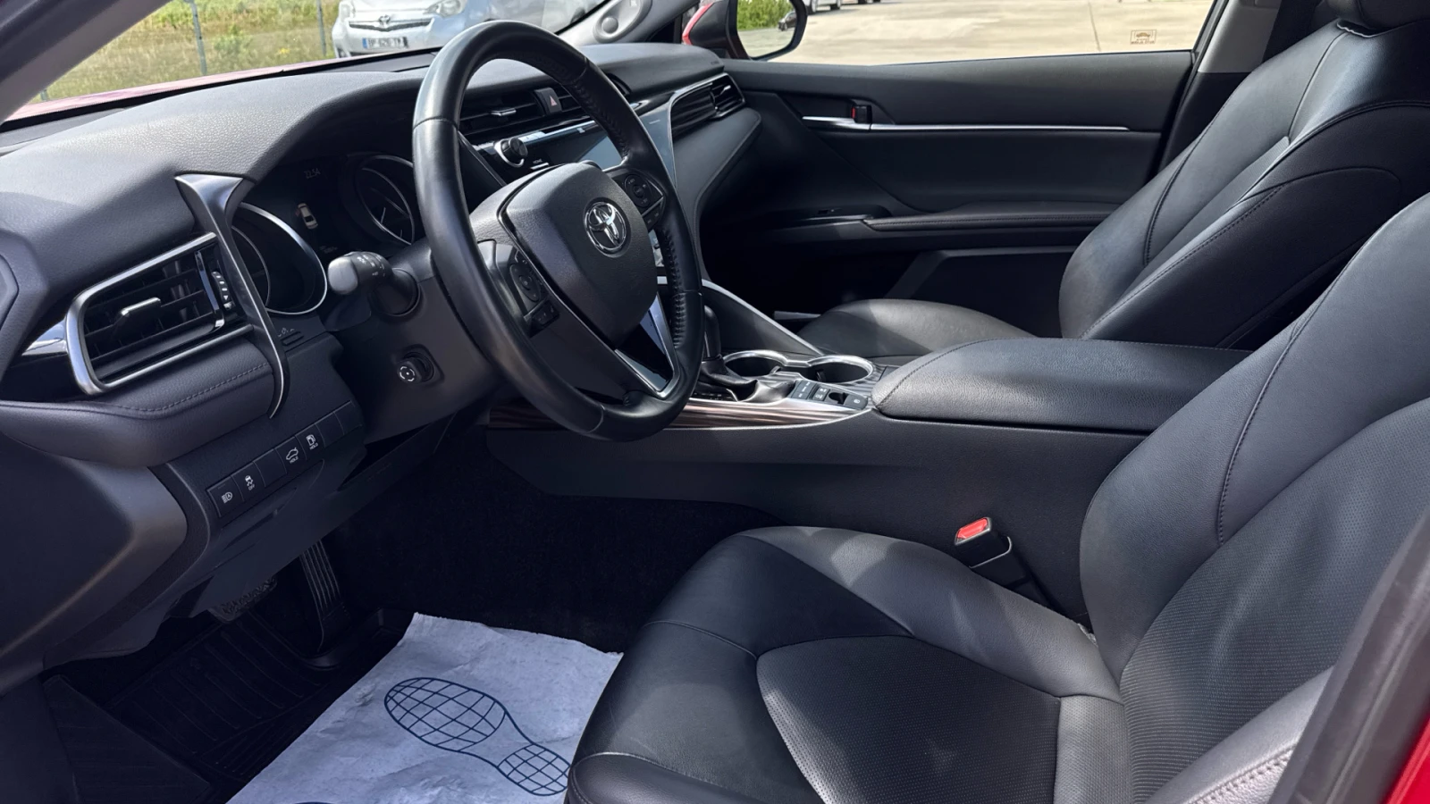 Toyota Camry 2.5 HEV LUXURY, снимка 12 - Автомобили и джипове - 54634602