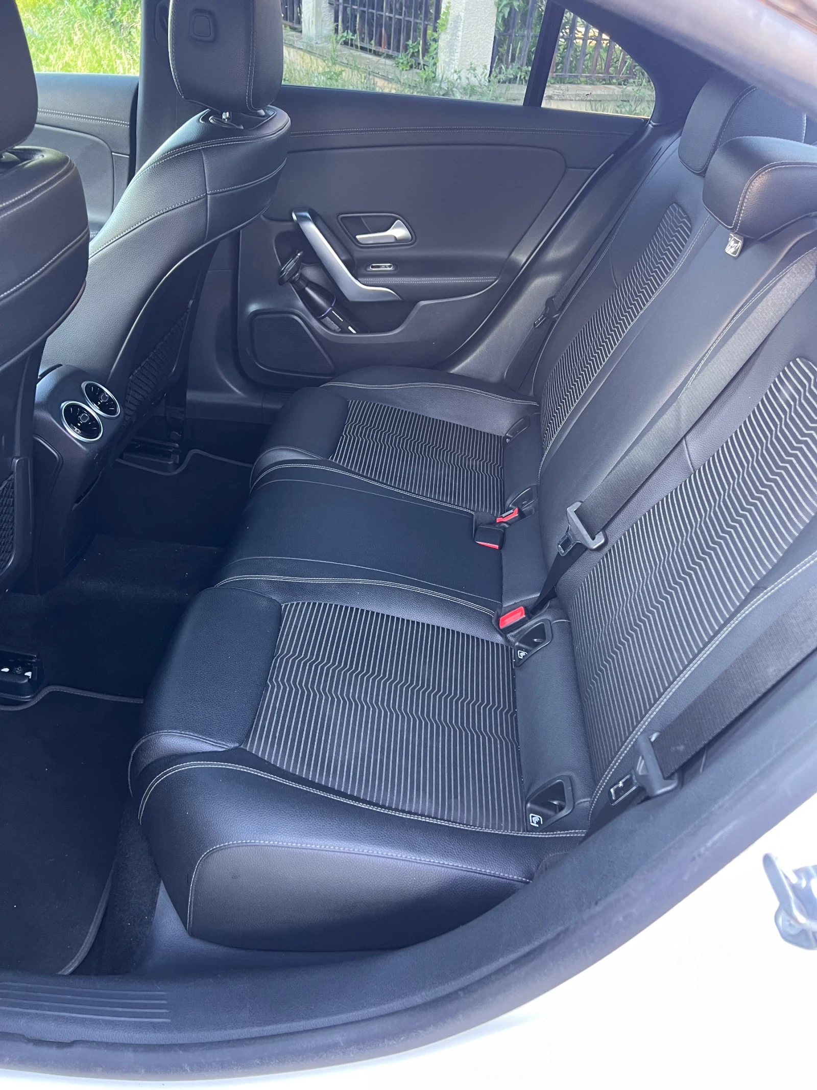 Mercedes-Benz CLA 180, снимка 7 - Автомобили и джипове - 54962463