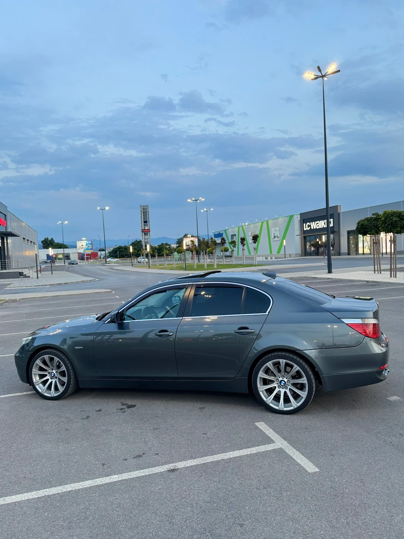 BMW 520, снимка 3 - Автомобили и джипове - 55317023