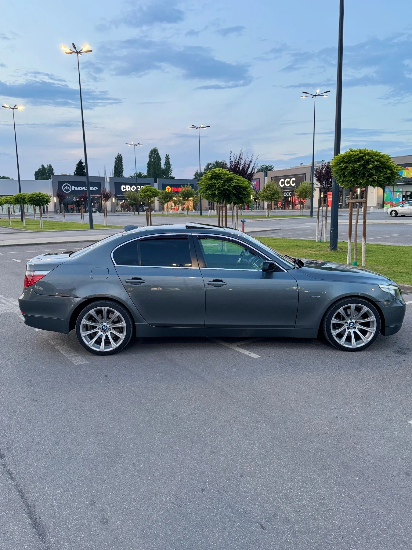 BMW 520, снимка 4 - Автомобили и джипове - 55317023