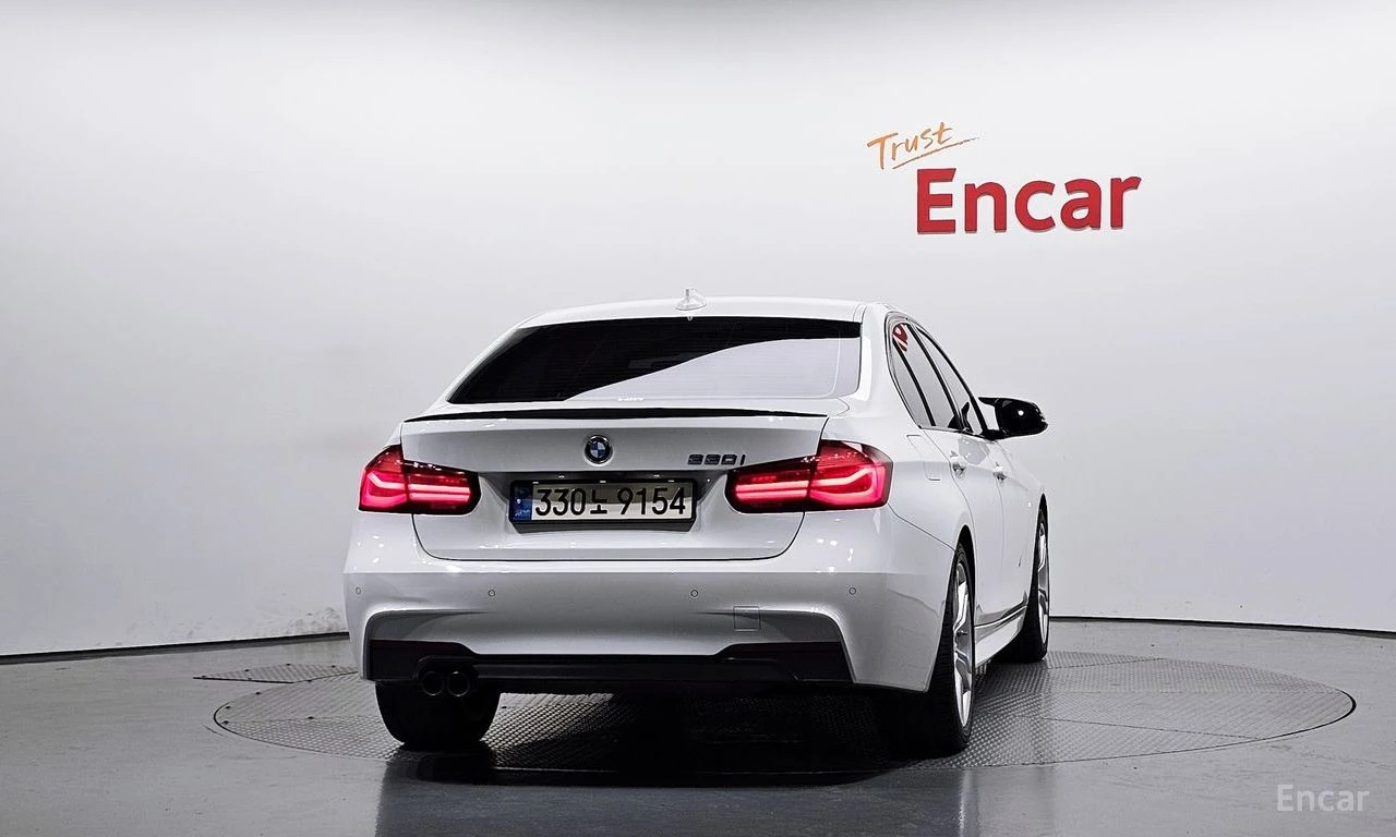 BMW 330 * ФИКСИРАНА ЦЕНА ДО БЪЛГАРИЯ * АВТОКРЕДИТ, снимка 4 - Автомобили и джипове - 55398585