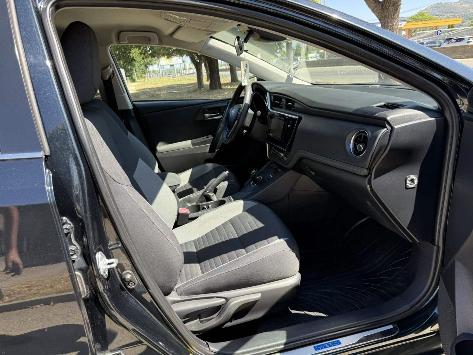 Toyota Auris, снимка 6 - Автомобили и джипове - 56089409