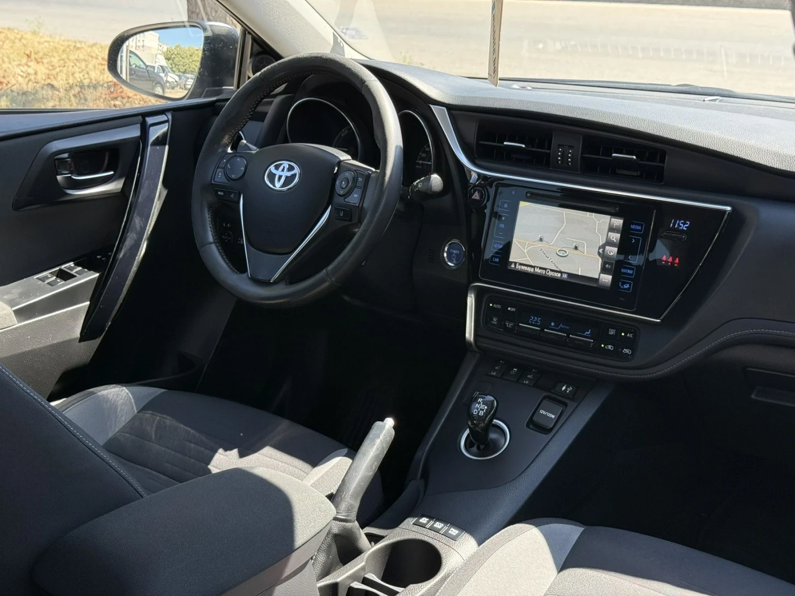 Toyota Auris, снимка 7 - Автомобили и джипове - 56089409