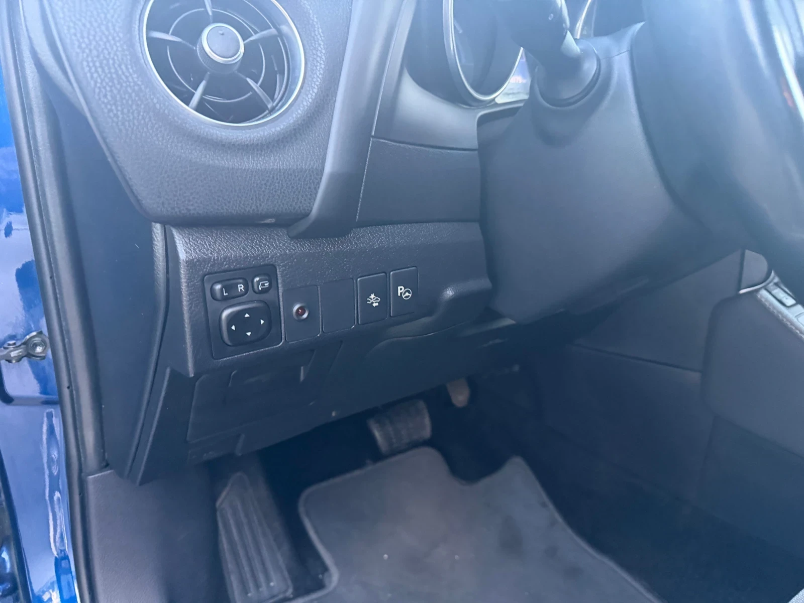 Toyota Auris, снимка 4 - Автомобили и джипове - 56089409