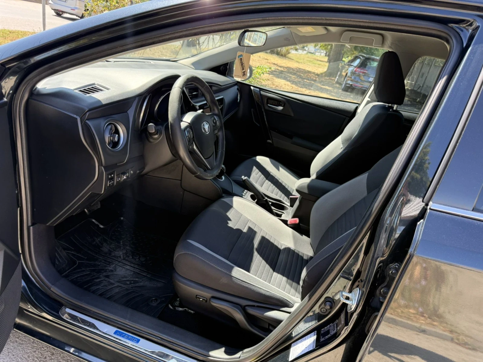 Toyota Auris, снимка 9 - Автомобили и джипове - 56089409
