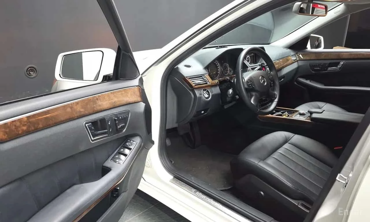 Mercedes-Benz E 300 * E300 Elegance * ЦЕНА ДО БГ, снимка 5 - Автомобили и джипове - 56742042