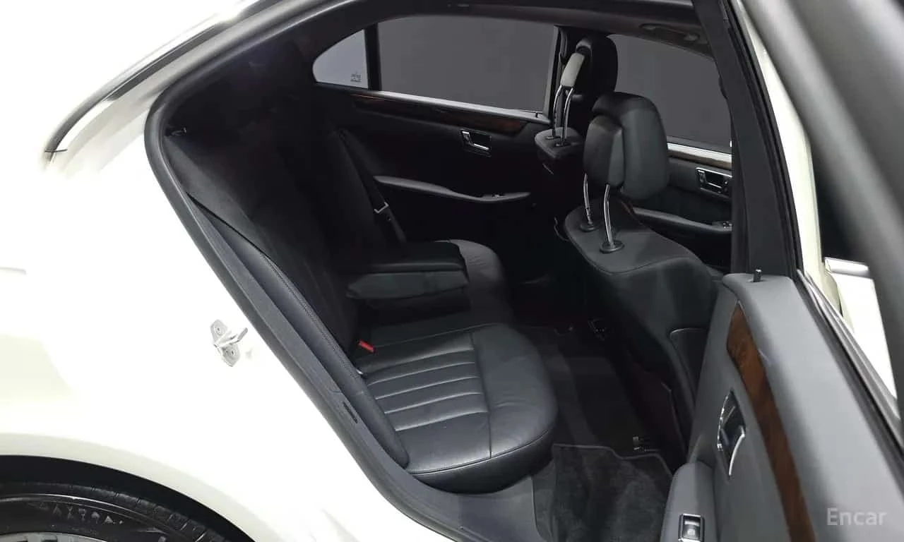 Mercedes-Benz E 300 * E300 Elegance * ЦЕНА ДО БГ, снимка 6 - Автомобили и джипове - 56742042