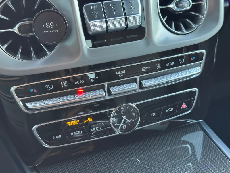 Mercedes-Benz G 500 AMG* 6.3 OPTIC* 22"* CARBON* 360CAM, снимка 13 - Автомобили и джипове - 52403665