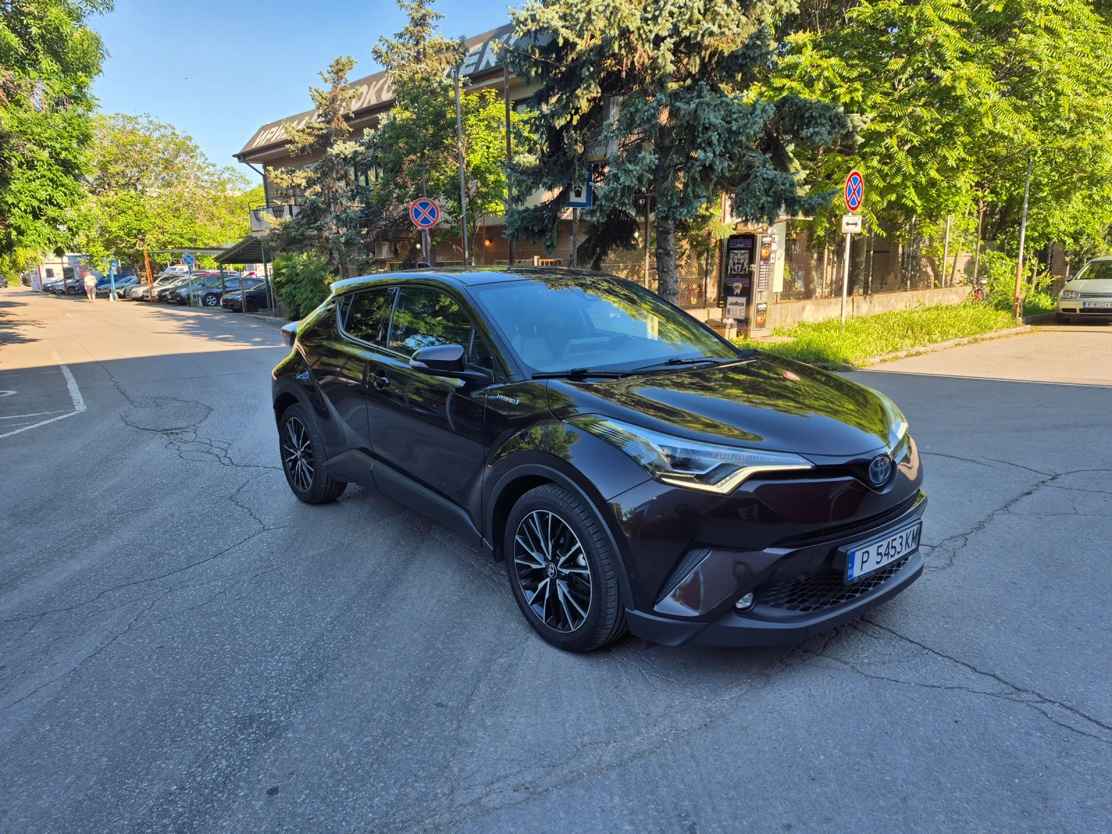 Toyota C-HR ГАРАНЦИОННА, 87000КМ ЗАКУПЕНА НОВА ОТ ТОЙОТА РУСЕ - изображение 3