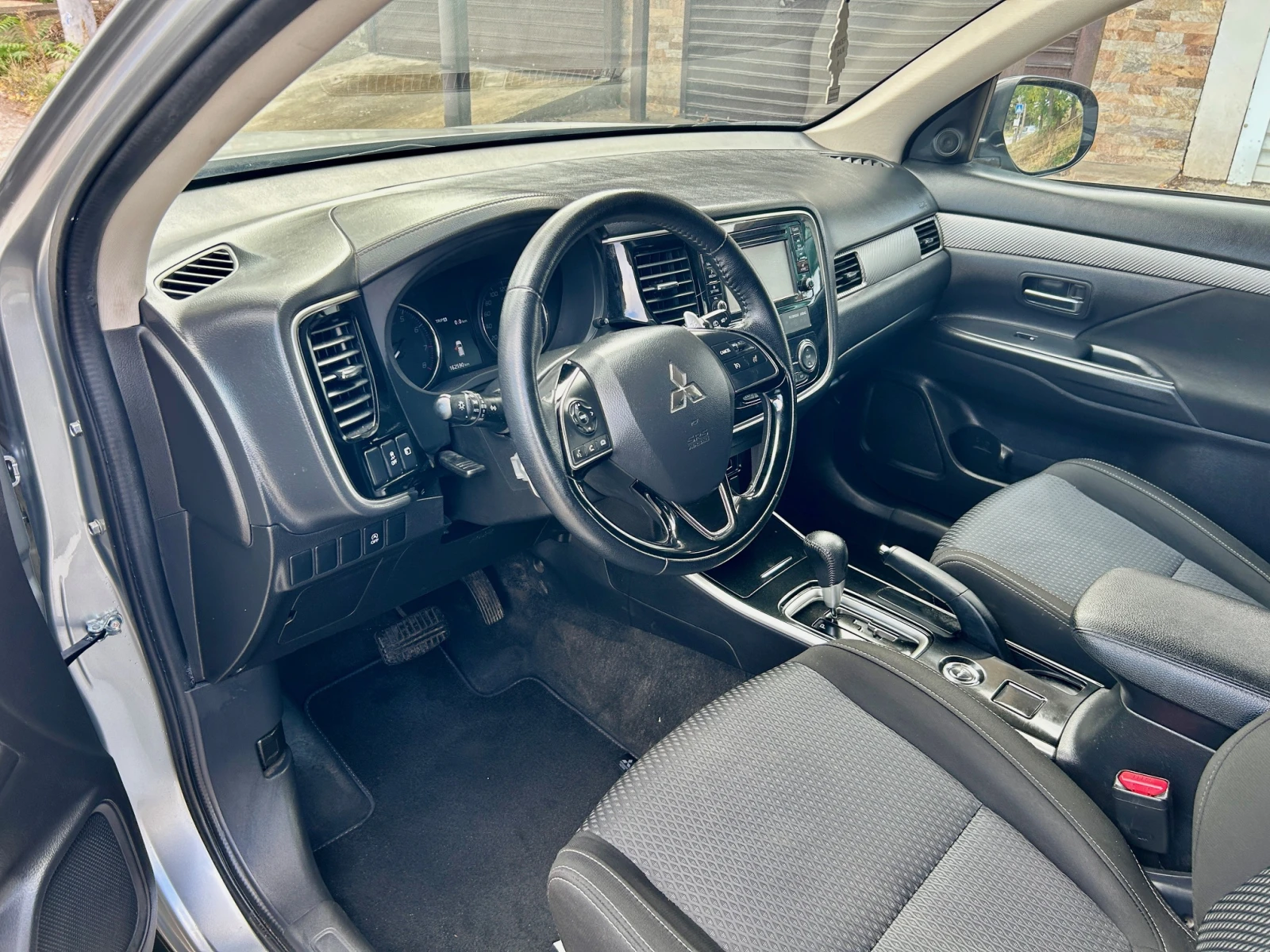 Mitsubishi Outlander 2.0i/4x4/Автомат - изображение 7