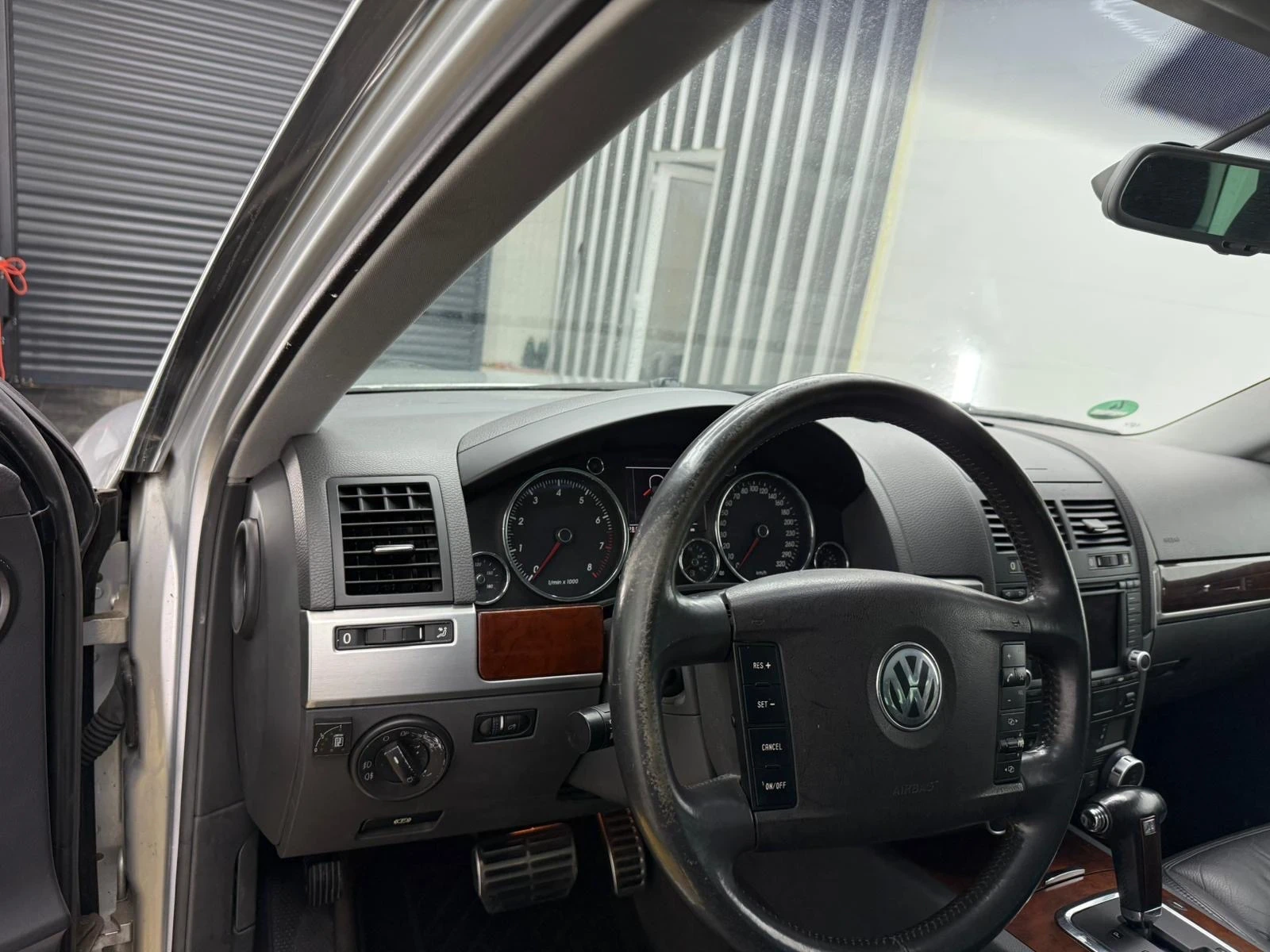 VW Touareg 4.2 Бензин/Газ, снимка 14 - Автомобили и джипове - 54664001