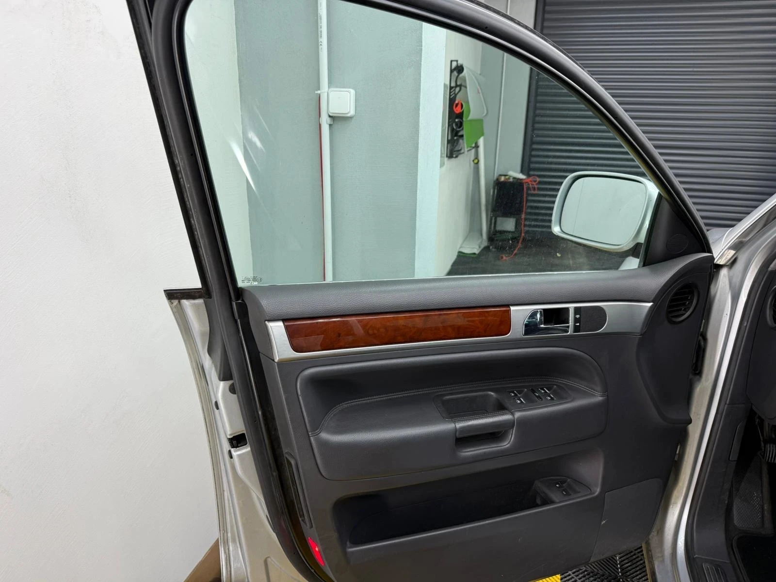 VW Touareg 4.2 Бензин/Газ, снимка 17 - Автомобили и джипове - 54664001