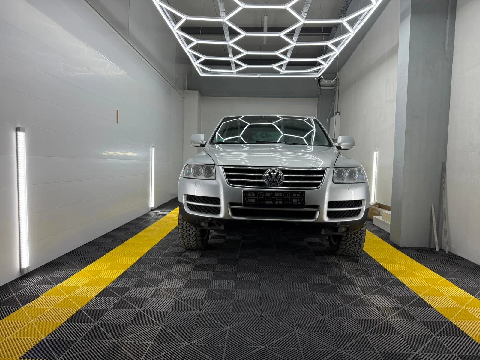 VW Touareg 4.2 Бензин/Газ, снимка 16 - Автомобили и джипове - 54664001