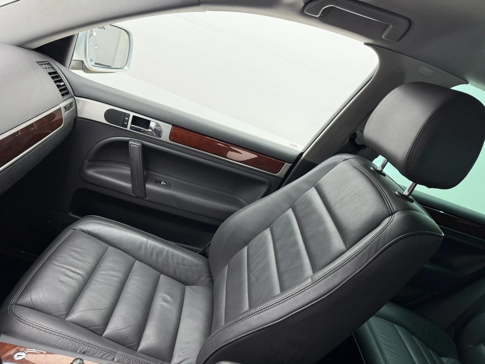 VW Touareg 4.2 Бензин/Газ, снимка 12 - Автомобили и джипове - 54664001