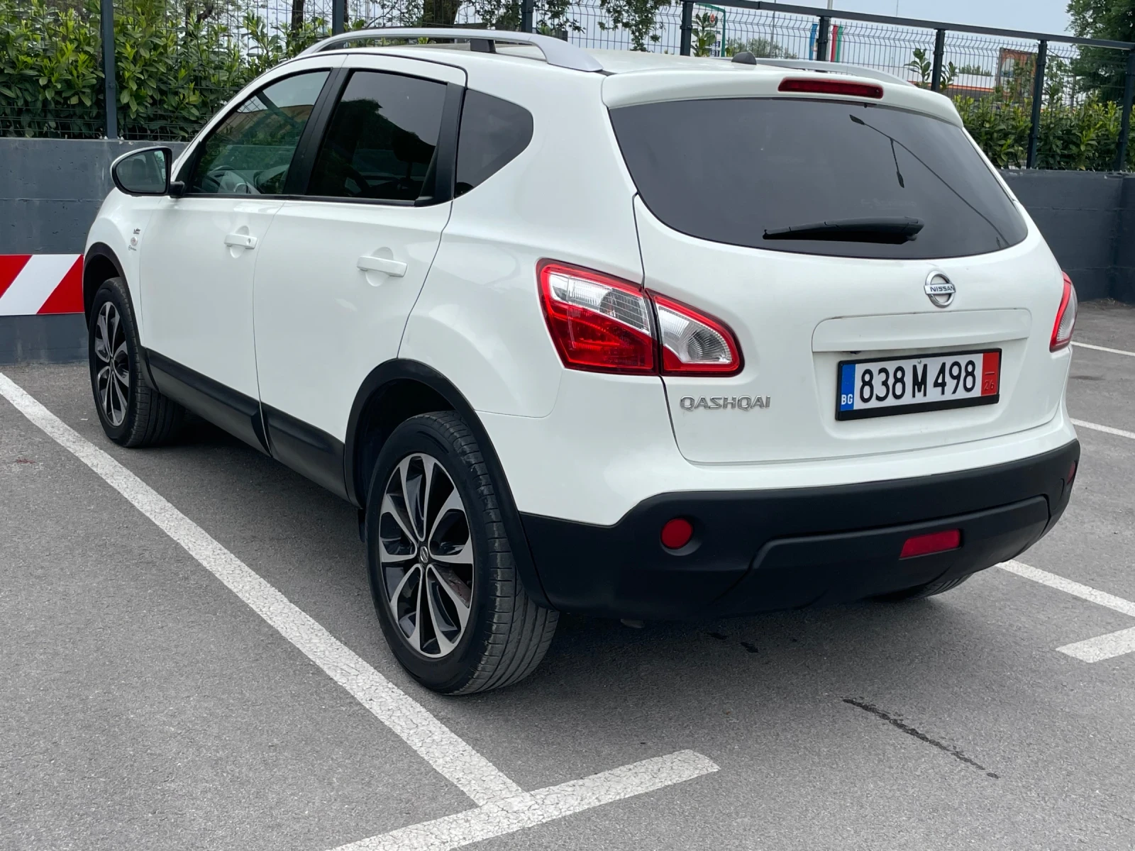 Nissan Qashqai 1.6 газ BRC навигация 360 градуса камера панорама , снимка 4 - Автомобили и джипове - 54333704