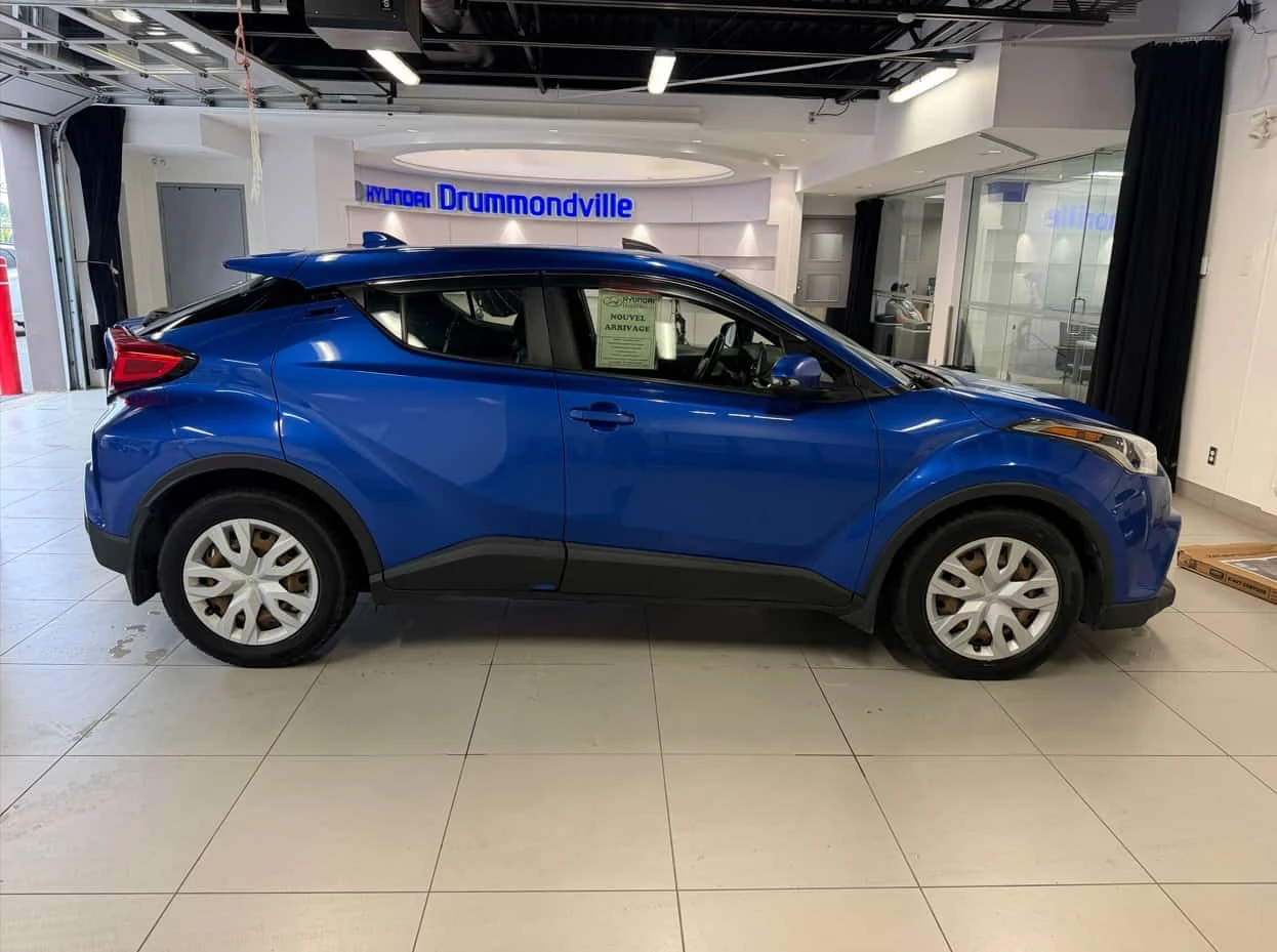 Toyota C-HR * FWD * АВТОКРЕДИТ БЕЗ ПЪРВОНАЧАЛНА ВНОСКА* , снимка 3 - Автомобили и джипове - 55258542