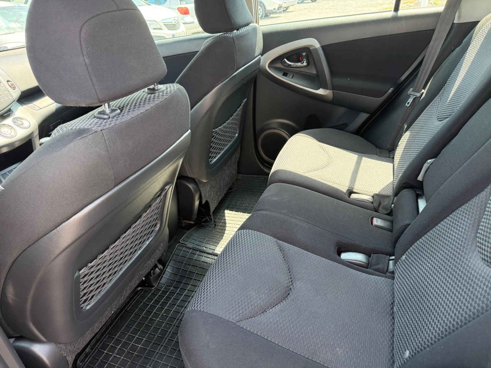 Toyota Rav4 2.2 D4D 136k.c., снимка 8 - Автомобили и джипове - 55667976