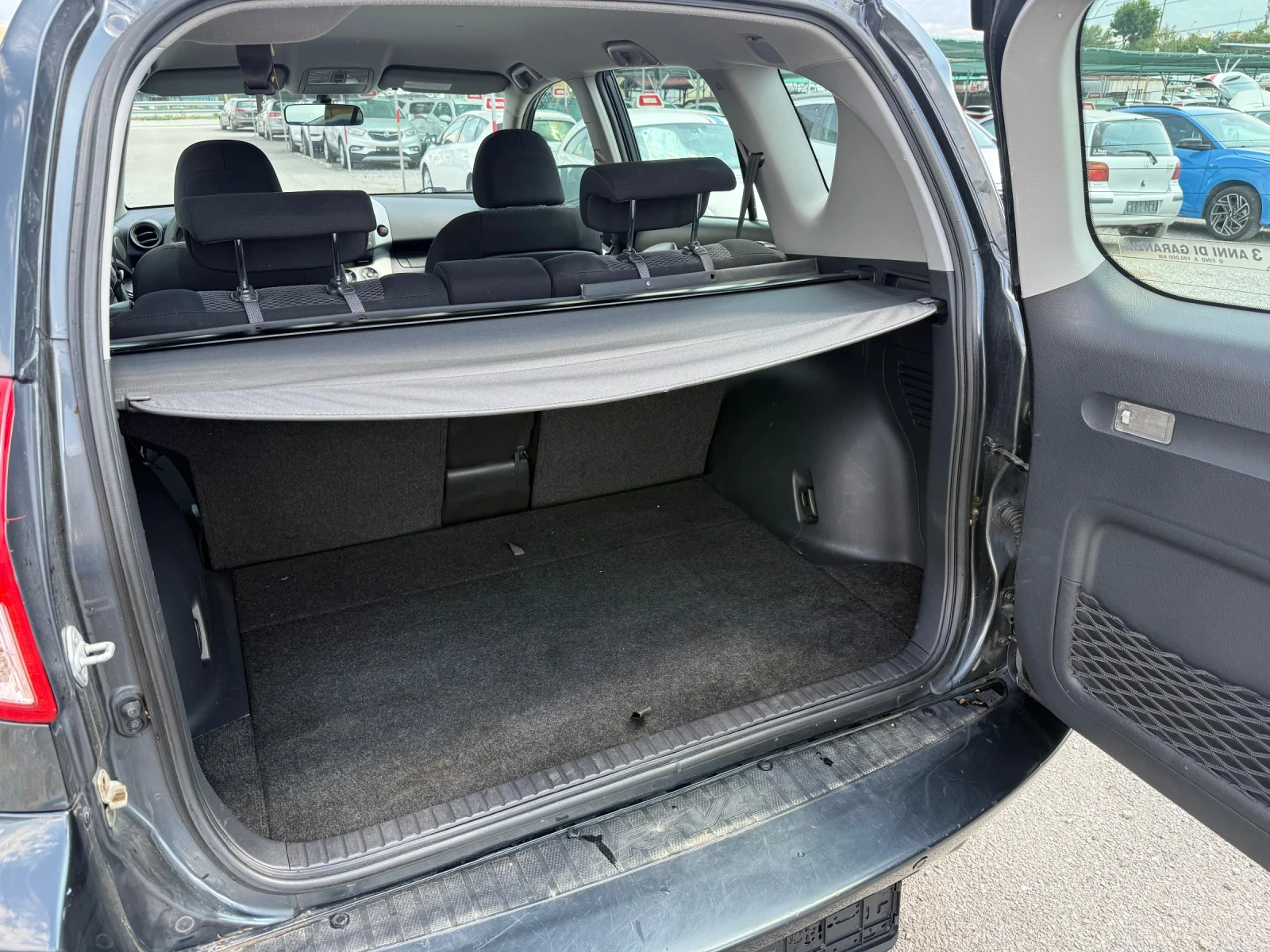 Toyota Rav4 2.2 D4D 136k.c., снимка 7 - Автомобили и джипове - 55667976