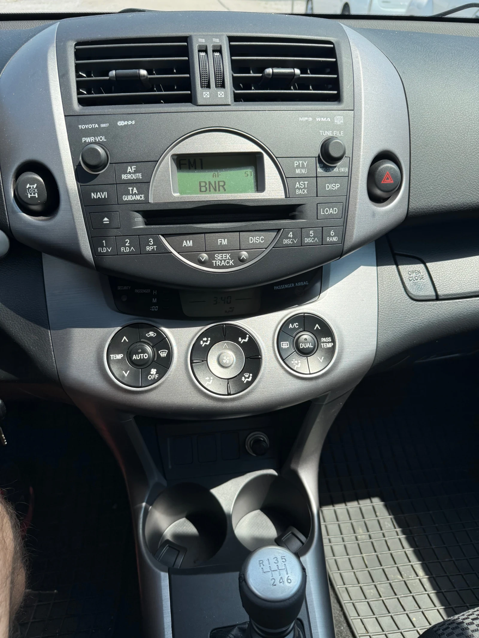 Toyota Rav4 2.2 D4D 136k.c., снимка 11 - Автомобили и джипове - 55667976