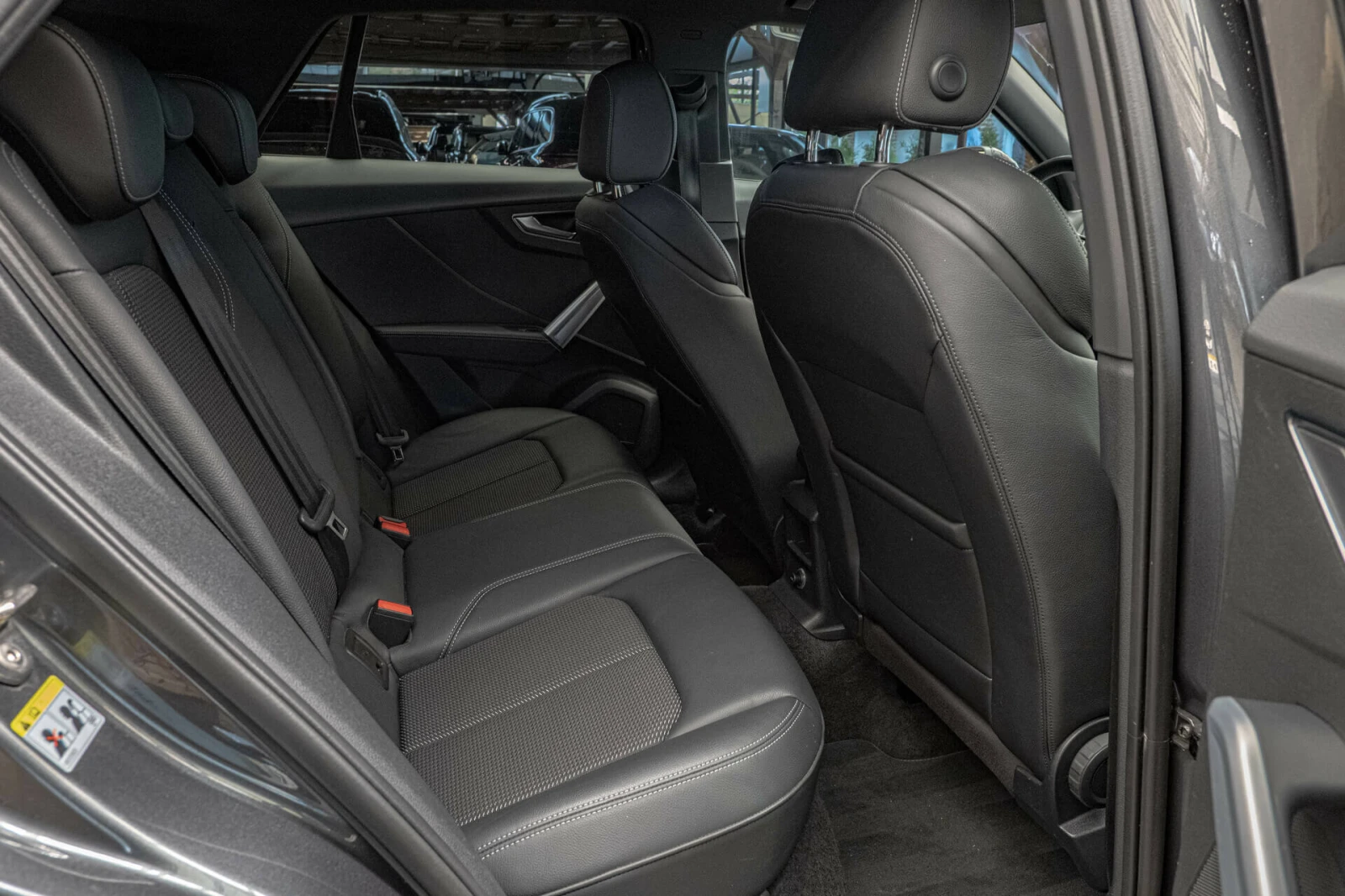 Audi Q2 SQ2/2.0TFSI/Bang&Olufsen/HuD/Virtual/Dist./Side As, снимка 11 - Автомобили и джипове - 55824773