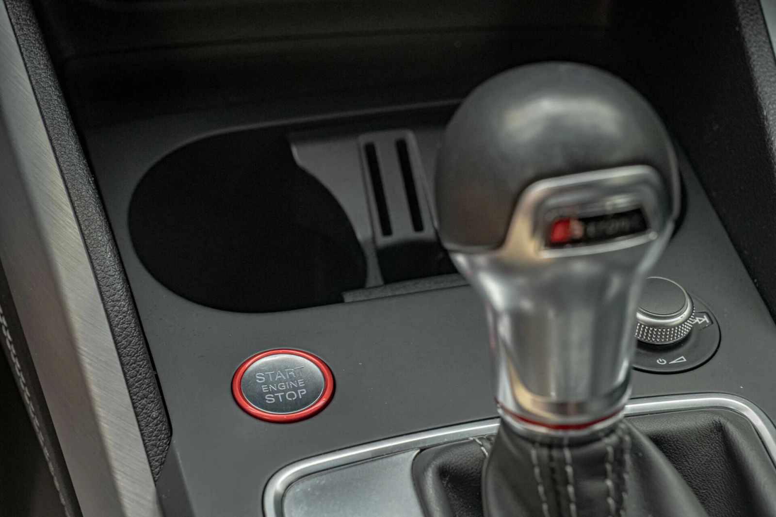 Audi Q2 SQ2/2.0TFSI/Bang&Olufsen/HuD/Virtual/Dist./Side As, снимка 14 - Автомобили и джипове - 55824773