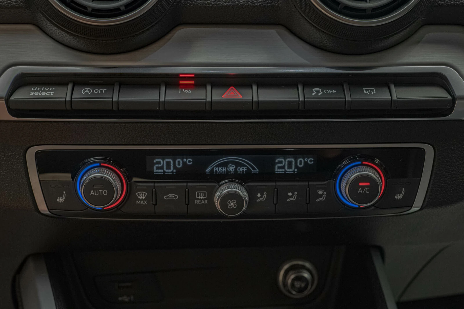 Audi Q2 SQ2/2.0TFSI/Bang&Olufsen/HuD/Virtual/Dist./Side As, снимка 13 - Автомобили и джипове - 55824773