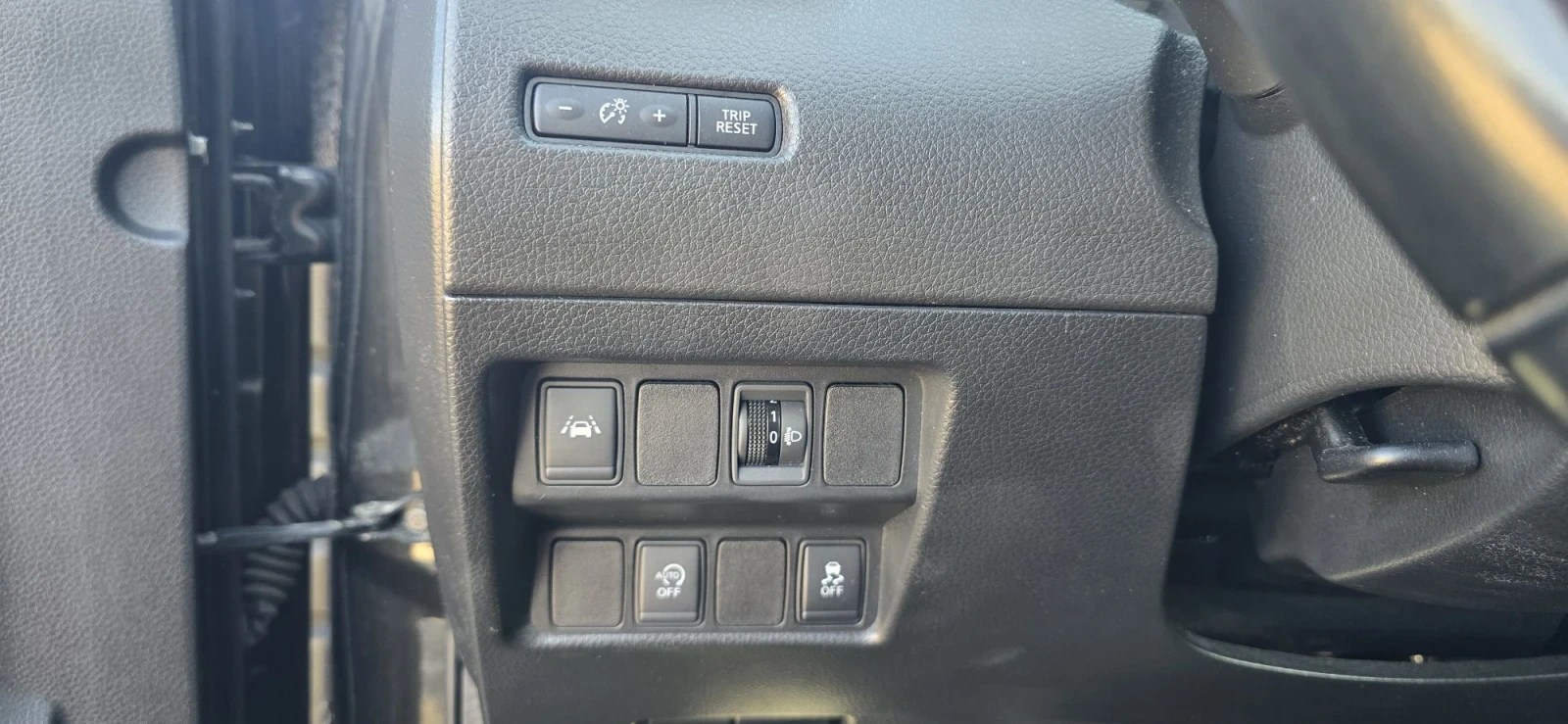 Nissan Qashqai 1.5 DCI, снимка 9 - Автомобили и джипове - 56191736