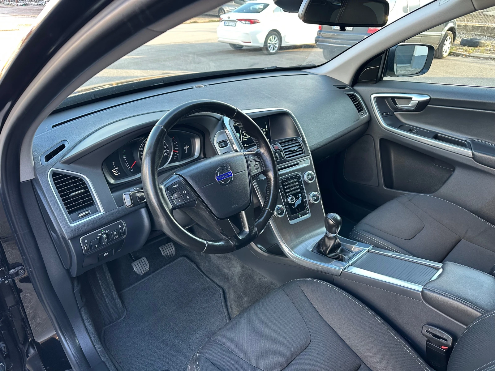 Volvo XC60 2.4D AWD Италия, снимка 11 - Автомобили и джипове - 56535821