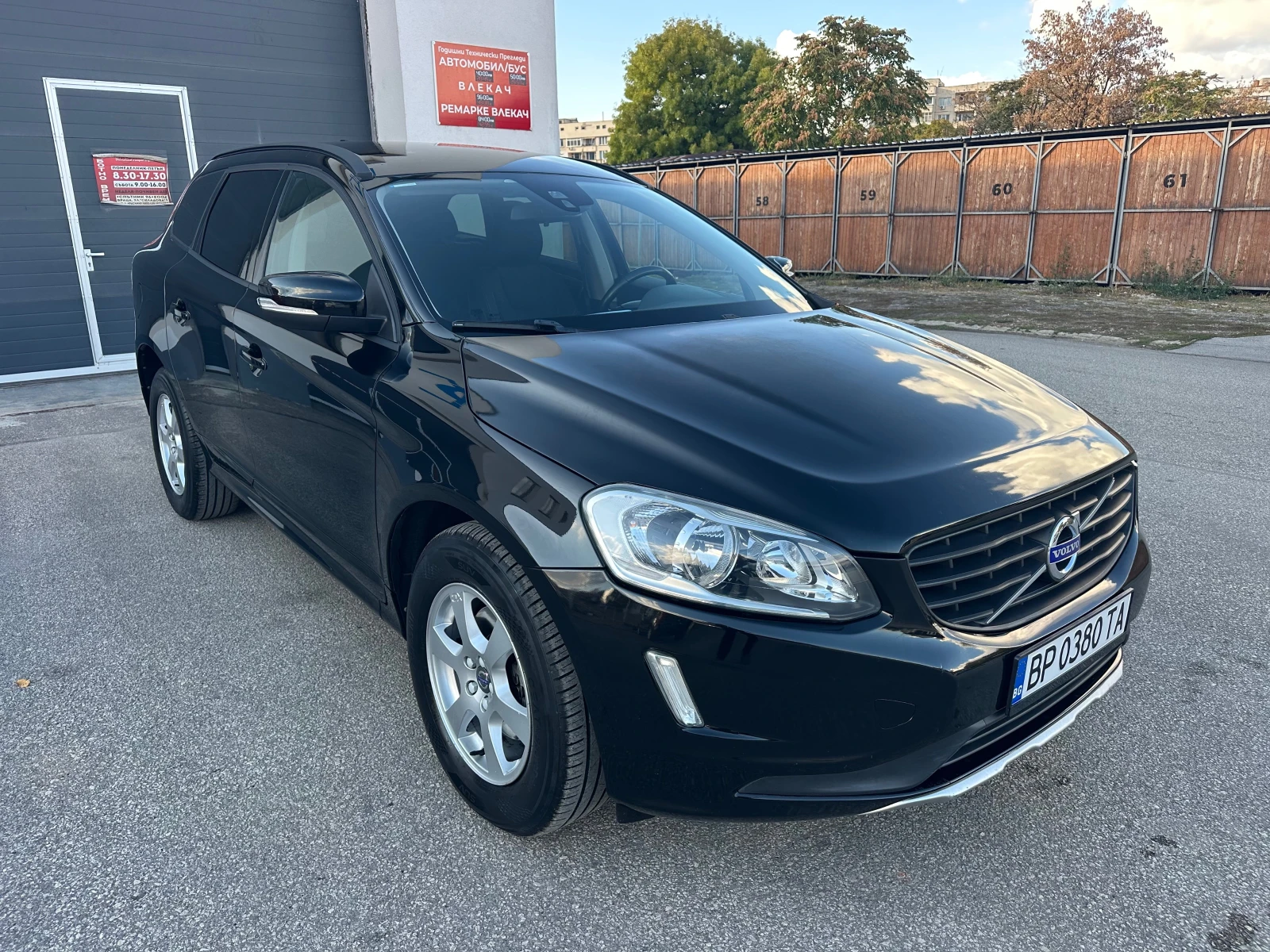 Volvo XC60 2.4D AWD Италия, снимка 9 - Автомобили и джипове - 56535821