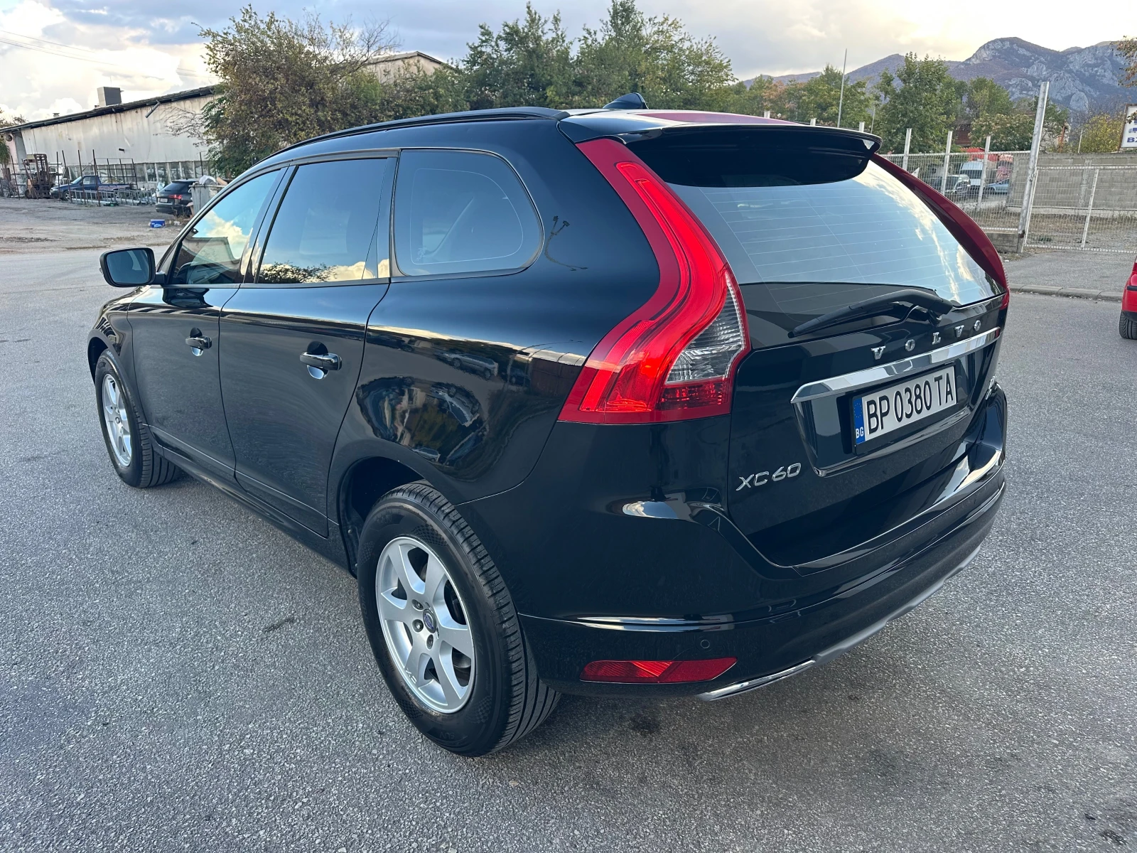 Volvo XC60 2.4D AWD Италия, снимка 5 - Автомобили и джипове - 56535821