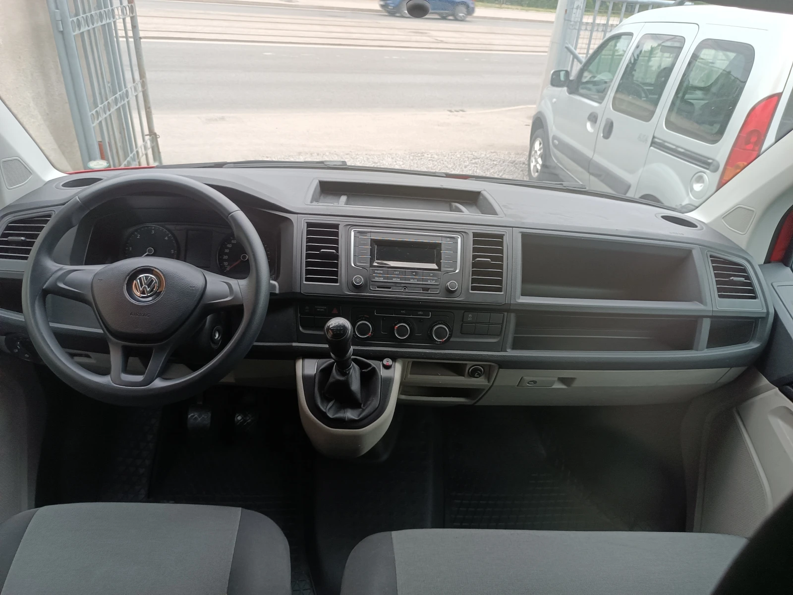 VW T6  2.0TDI 4X4/150K.c ITALIA - изображение 9