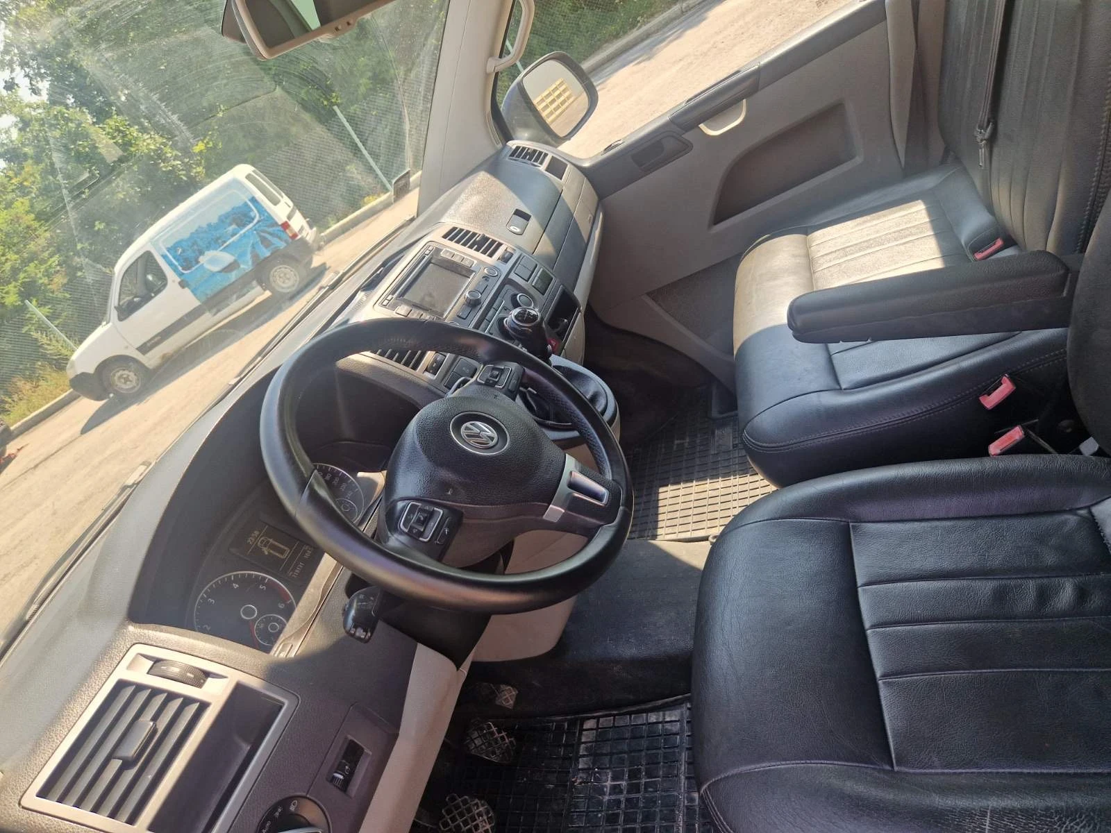 VW T5 2.5 TDI , снимка 8 - Бусове и автобуси - 55337023
