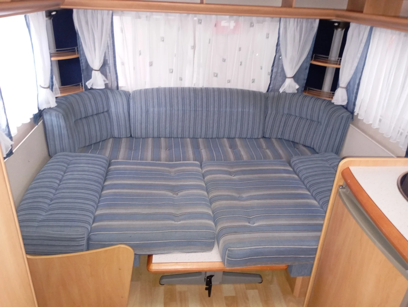 Каравана Hobby De Luxe Easy 460 UFE, снимка 12 - Каравани и кемпери - 54495114