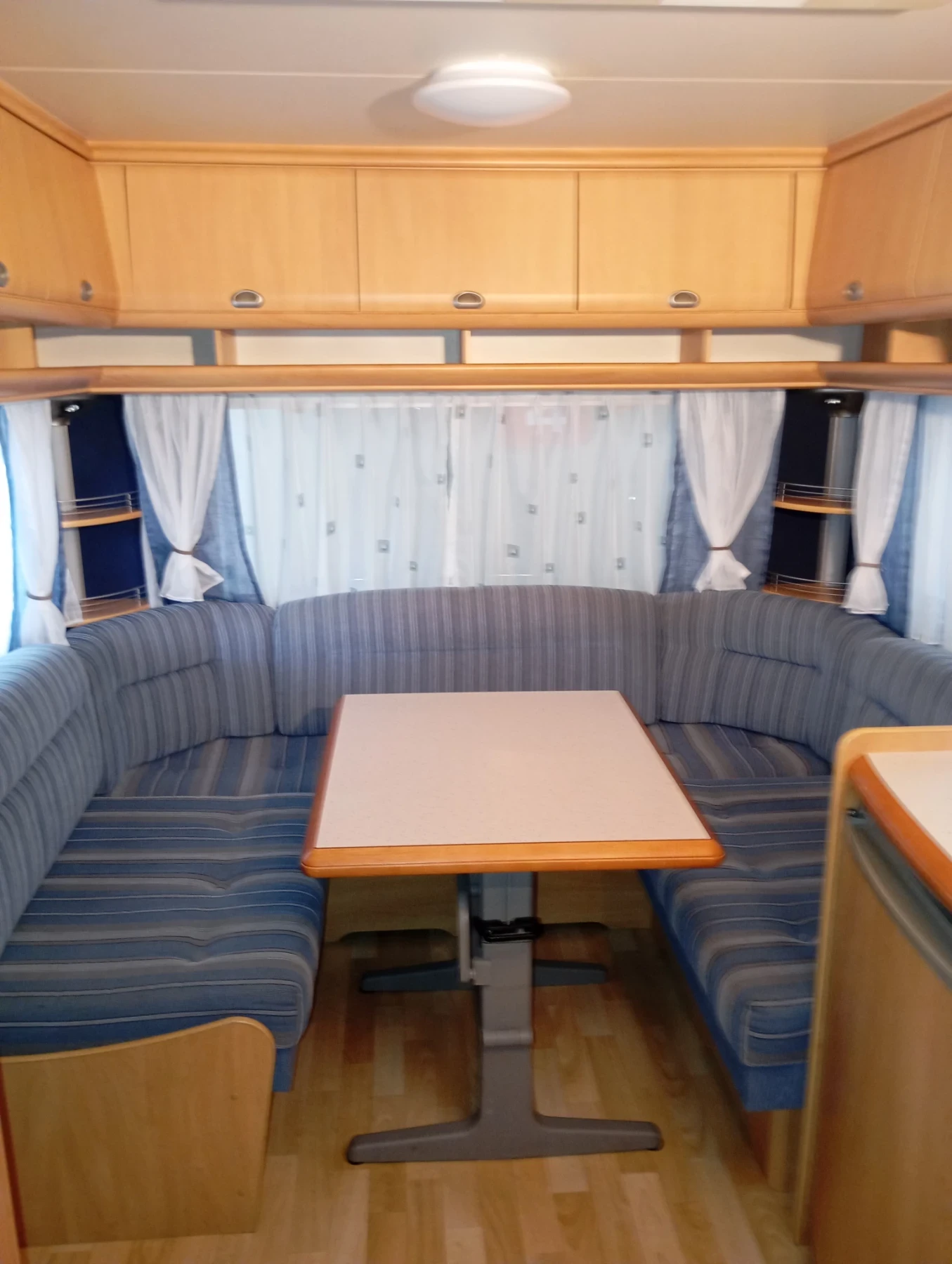 Каравана Hobby De Luxe Easy 460 UFE, снимка 11 - Каравани и кемпери - 54495114