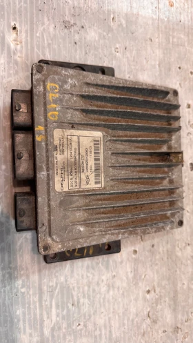        / ECU /     Renault Clio - 8200284277 / 80787884