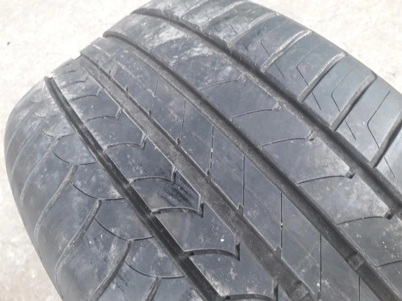 Гуми Летни 275/40R19, снимка 4 - Гуми и джанти - 24915932