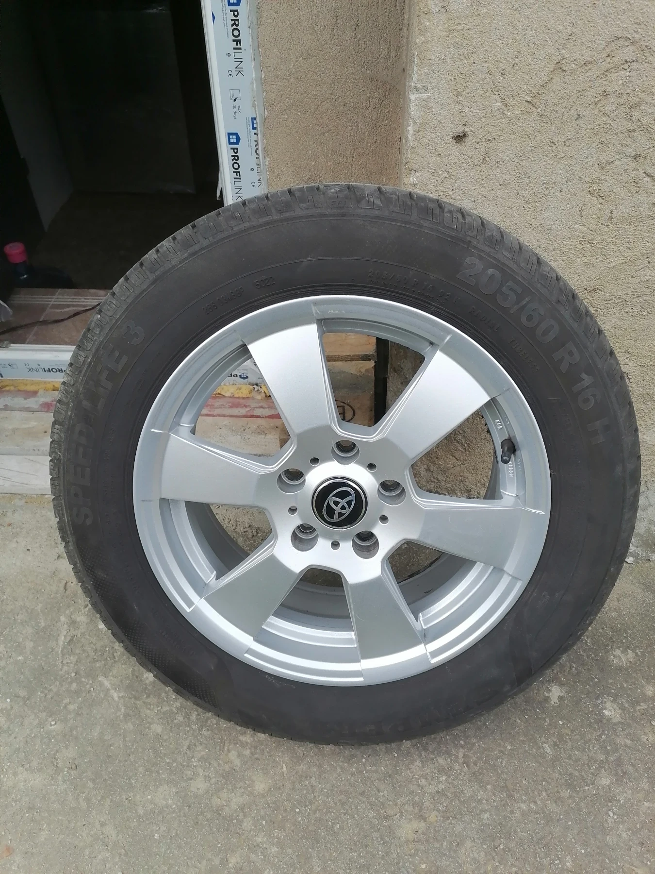    205/60R16  Toyota | Mobile.bg   4