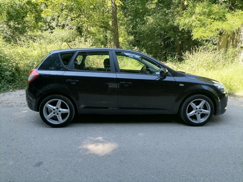 Kia Ceed 1.4, снимка 3 - Автомобили и джипове - 46715383