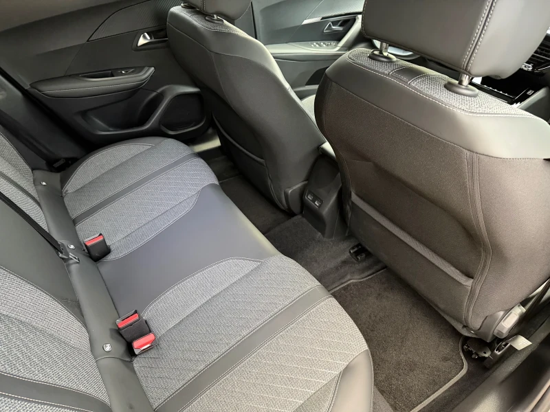 Peugeot 2008 1.5HDI 8EAT* ALLURE* 3D i-COCKPIT*  FACELIFT* , снимка 9 - Автомобили и джипове - 51645600