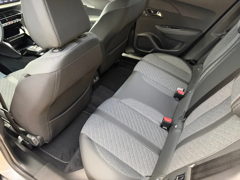 Peugeot 2008 1.5HDI 8EAT* ALLURE* 3D i-COCKPIT*  FACELIFT* , снимка 8 - Автомобили и джипове - 51645600