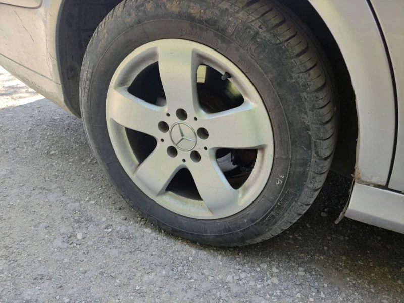 Mercedes-Benz E 270, снимка 11 - Автомобили и джипове - 52595084