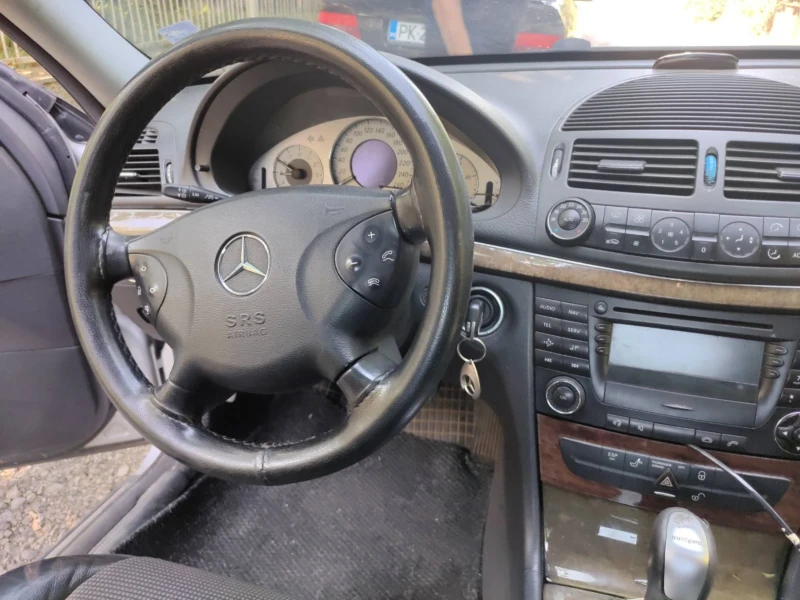Mercedes-Benz E 270, снимка 3 - Автомобили и джипове - 52595084