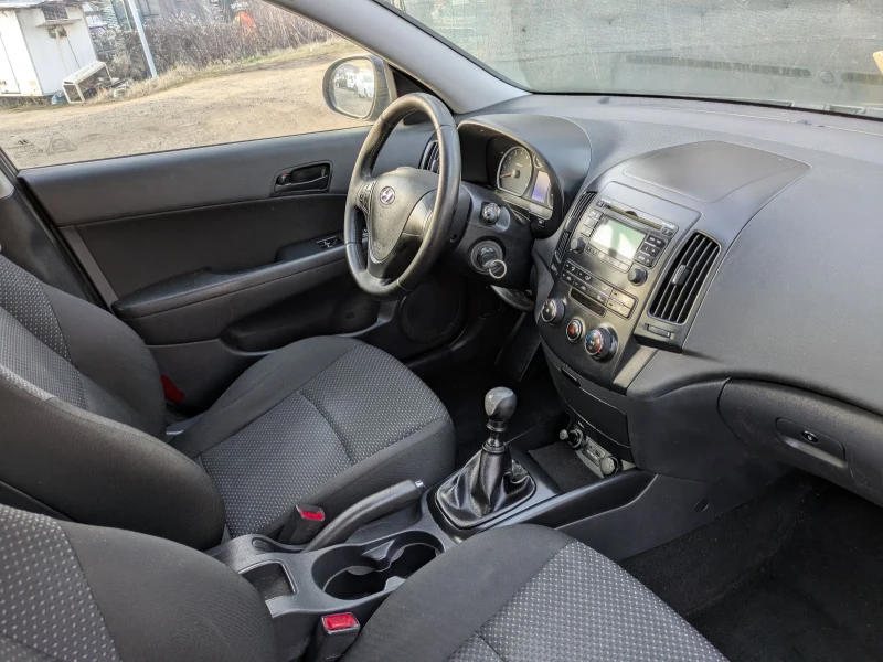 Hyundai I30 1.4i, снимка 8 - Автомобили и джипове - 52840968
