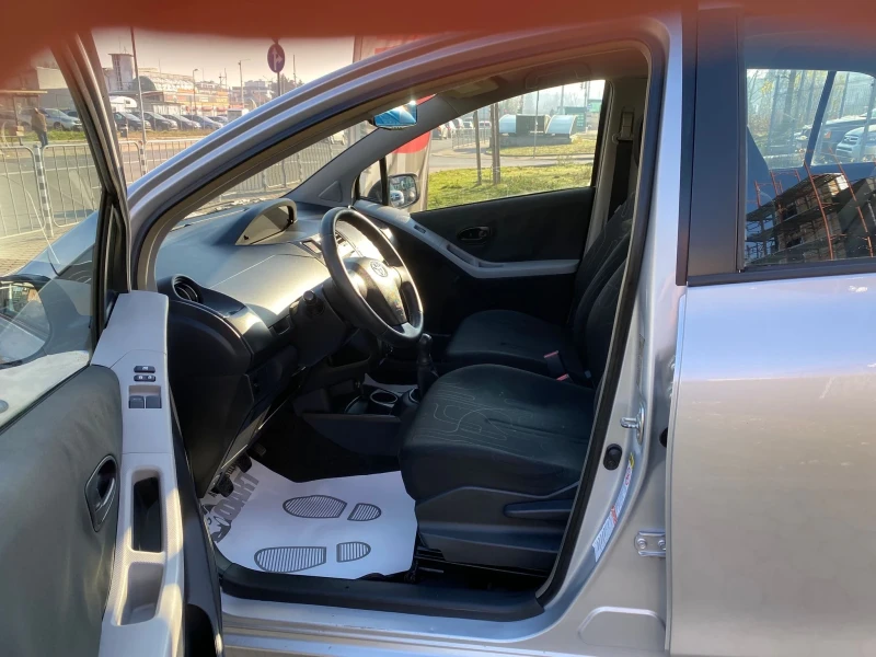 Toyota Yaris 1.0VVT-i/KLIMA, снимка 8 - Автомобили и джипове - 52876154
