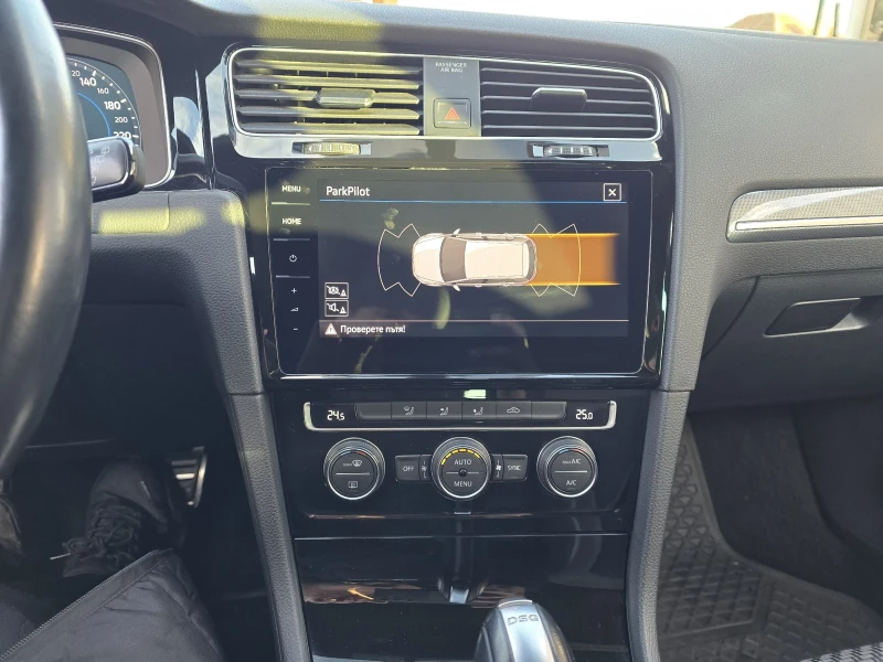 VW Golf 2.0TDI 150к.с R-line Dynaudio Топ състояние , снимка 16 - Автомобили и джипове - 52938048