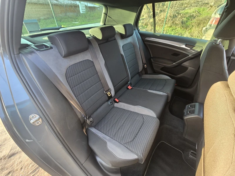 VW Golf 2.0TDI 150к.с R-line Dynaudio Топ състояние , снимка 14 - Автомобили и джипове - 52938048