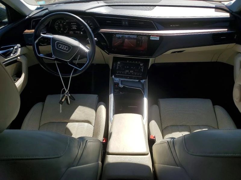 Audi E-Tron PRESTIGE* QUATRO* ДИГИТАЛНО* ТАБЛО , снимка 8 - Автомобили и джипове - 53990759