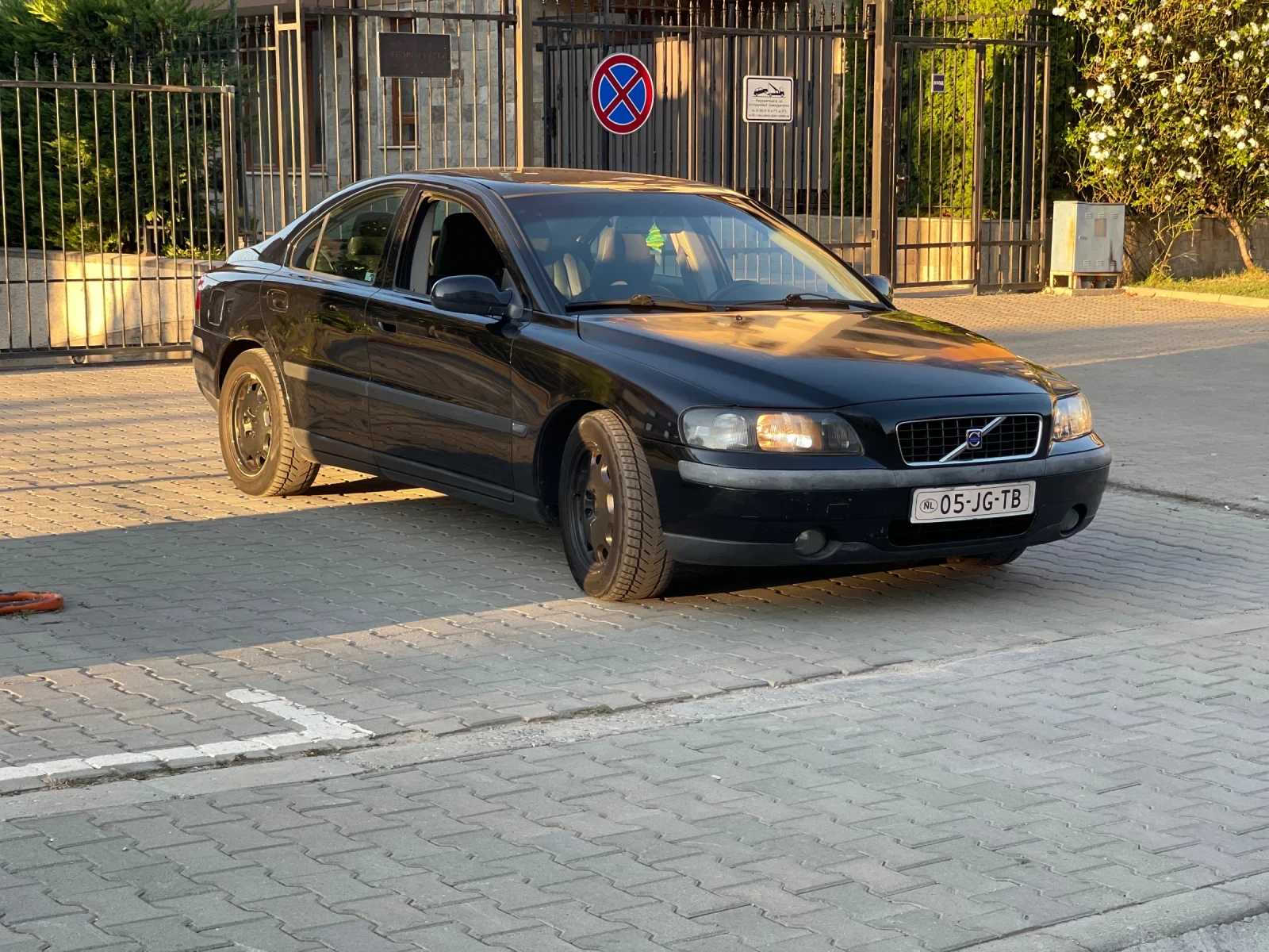 Volvo S60 2.4 - изображение 2