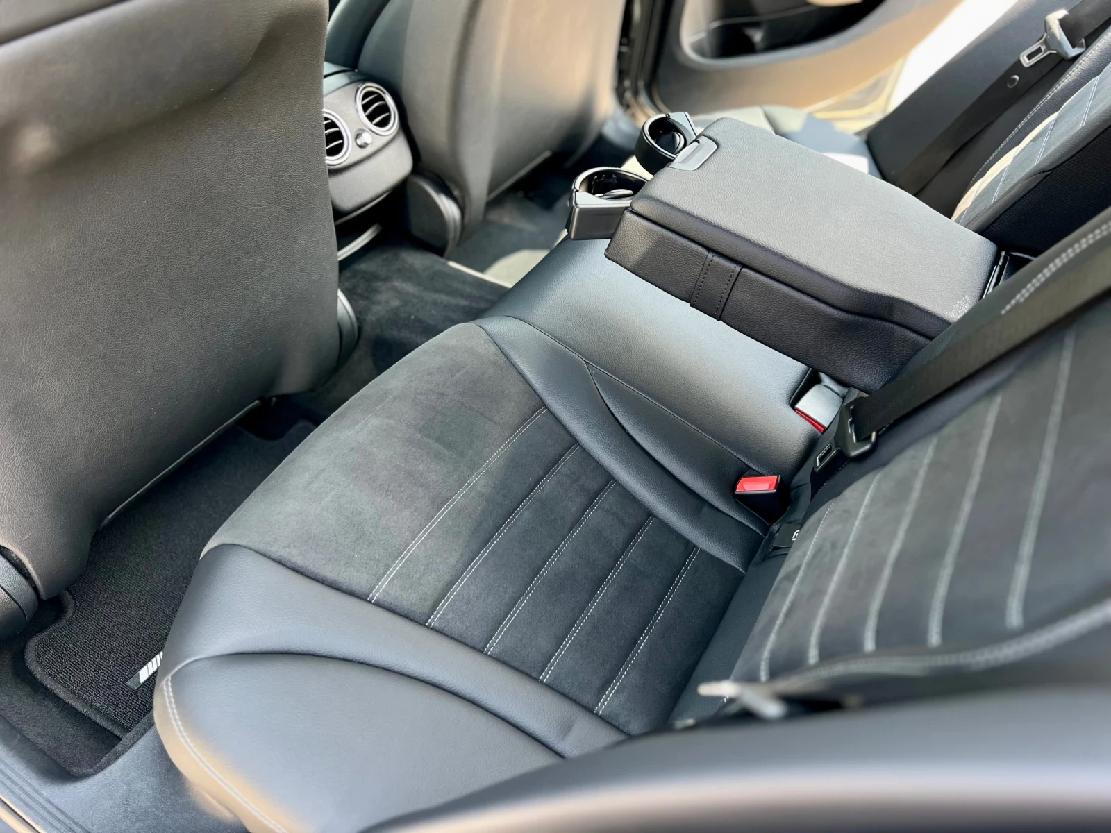 Mercedes-Benz C 220 AMG LINE / BURMESTER / DISTRONIC + / ПОДГРЕВ / 360 - изображение 10